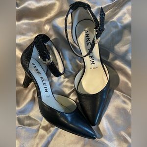 Anne Kline two tone black heels
